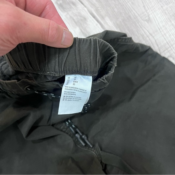 American Eagle Cuffed Cargos - Picture 4 of 6